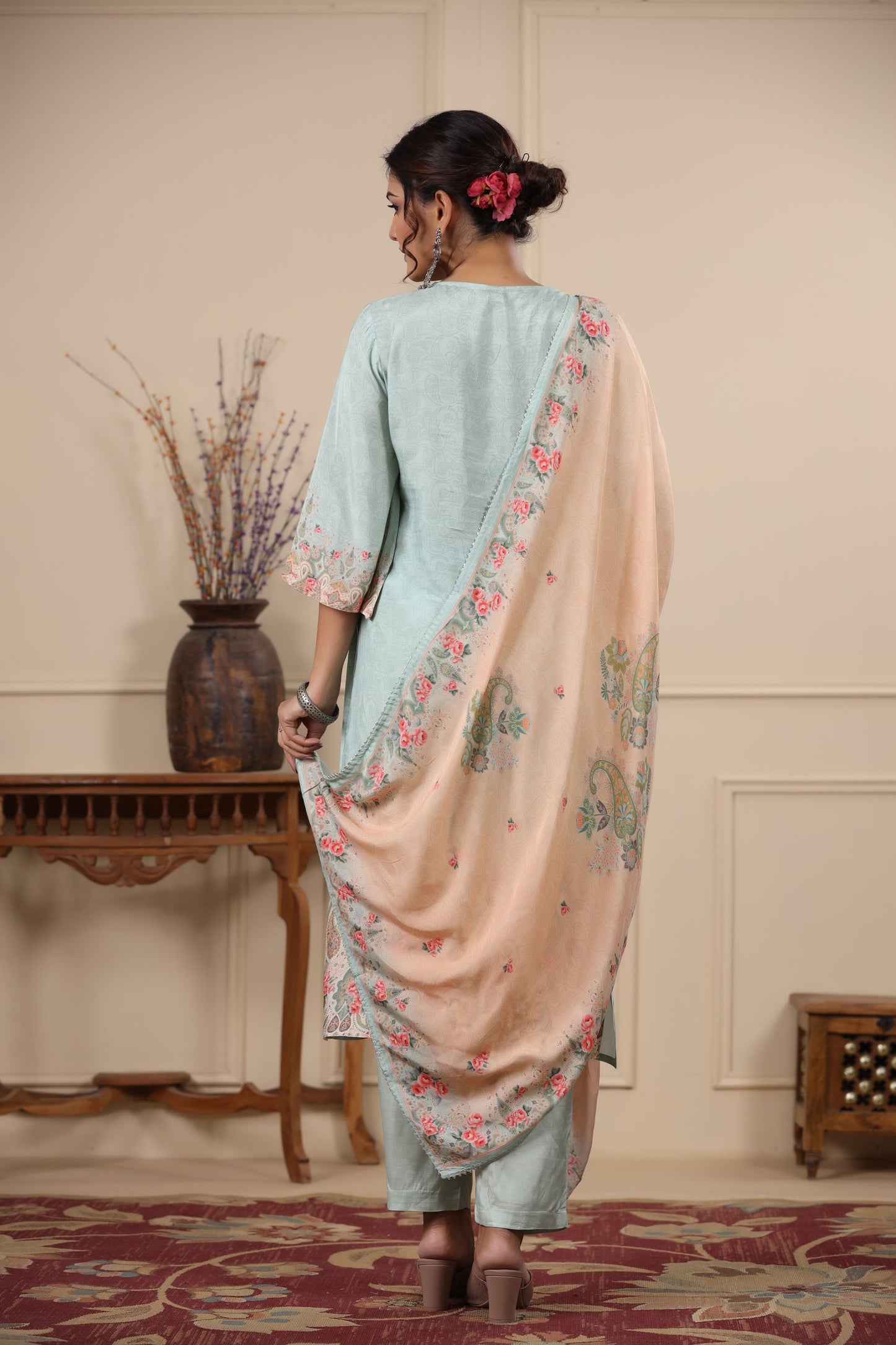 Off-White Floral Placement Print Kurta & Pant Set